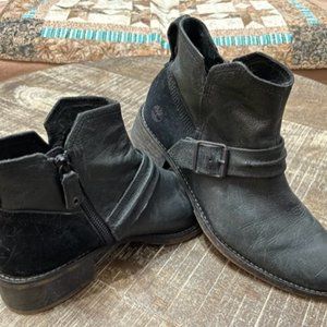 Timberland Ortholite black leather and suede zip-up ankle boots, size 10